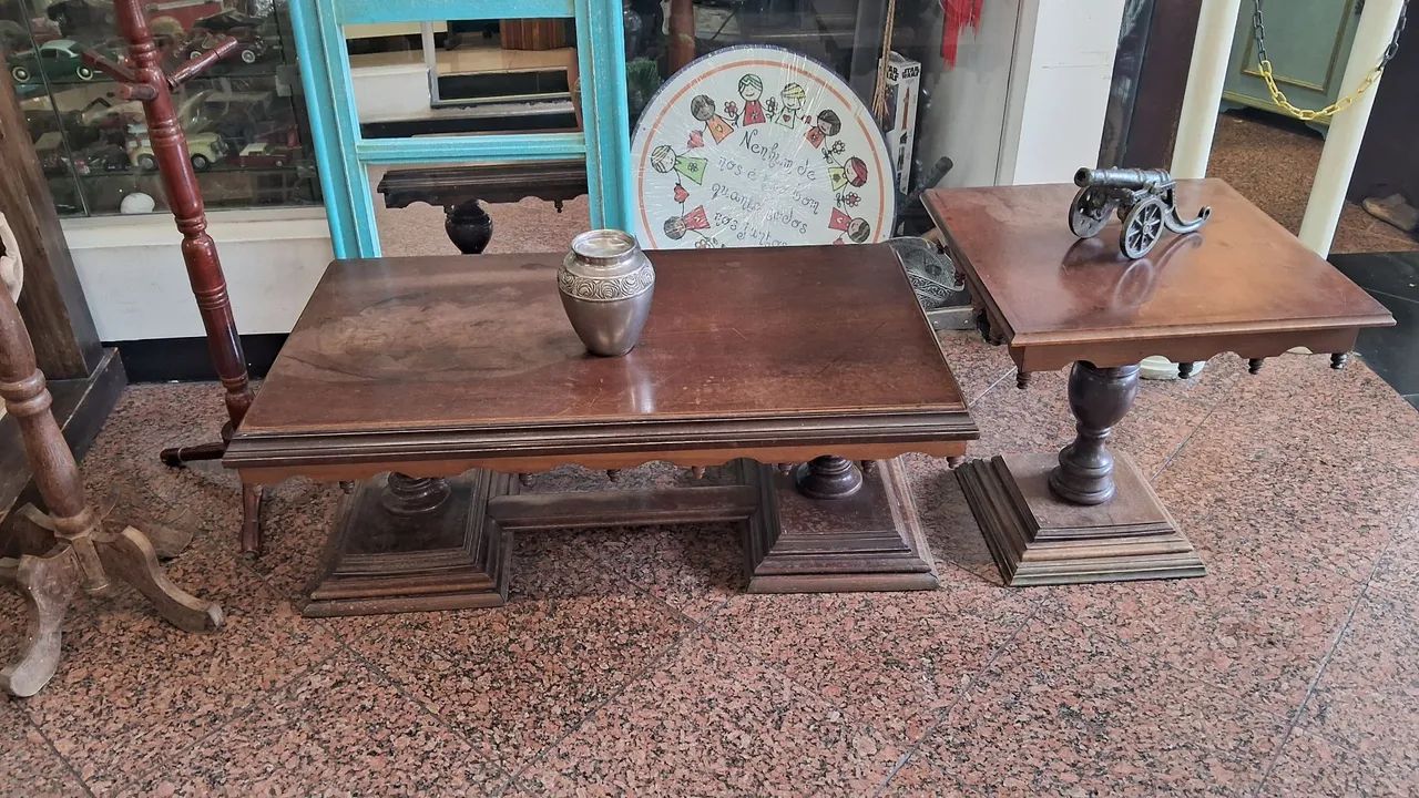 Conjunto de 2 Antigas Mesinhas em Madeira Maciça somente para Retirada Savassi 