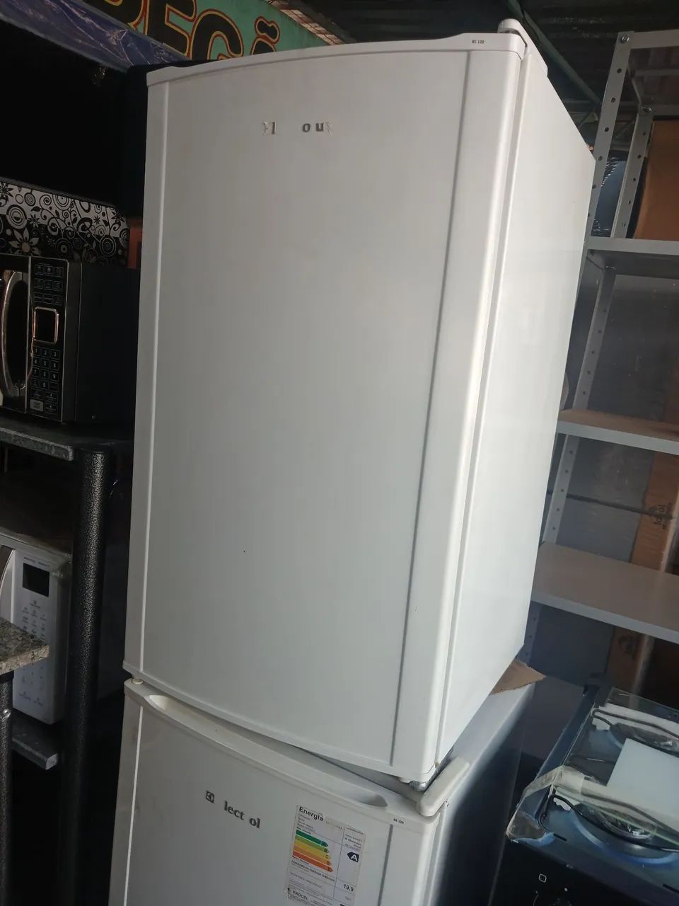 Frigobar semi novo