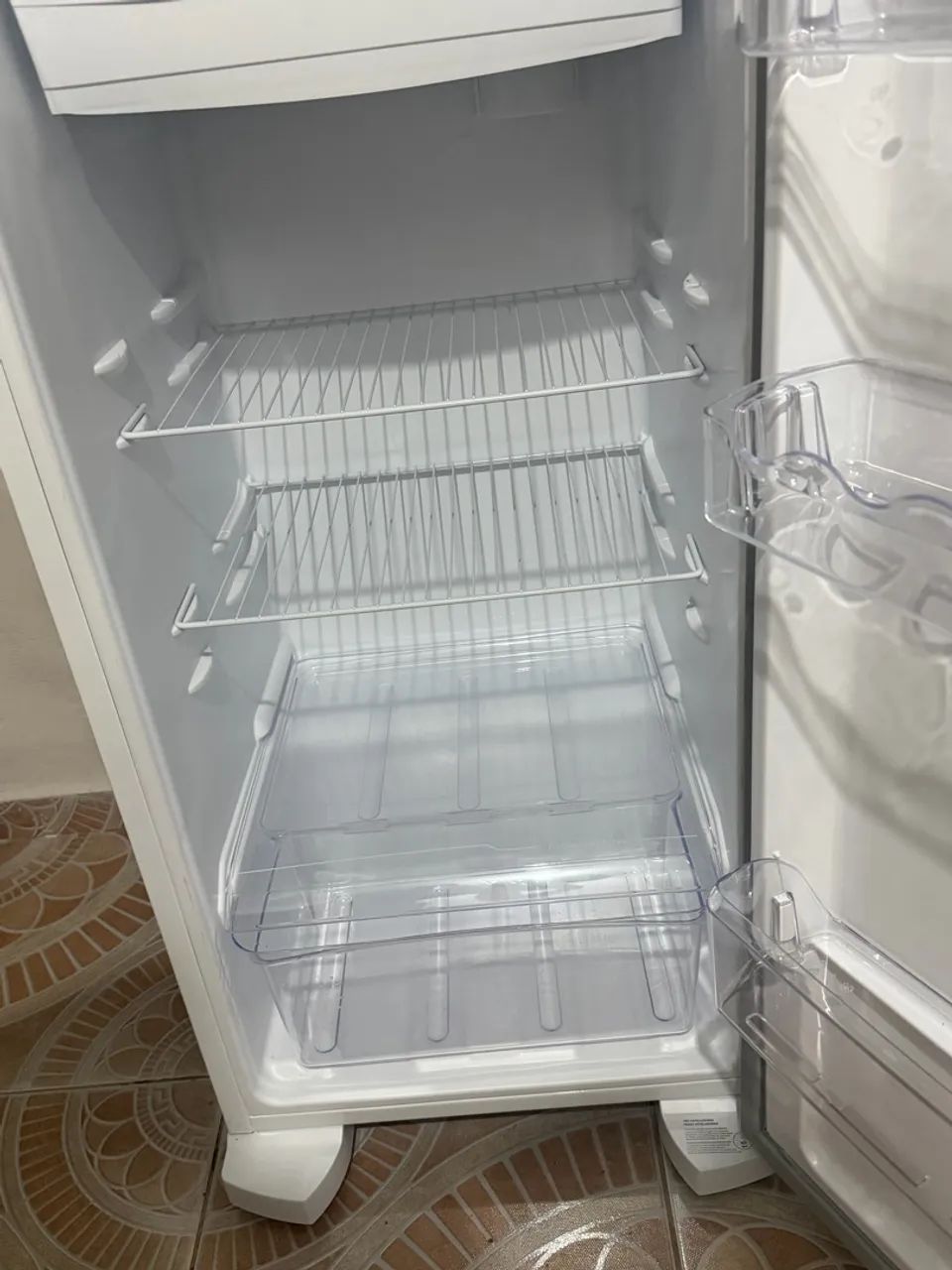 Vende- se Geladeira Electrolux nova - Foto 4