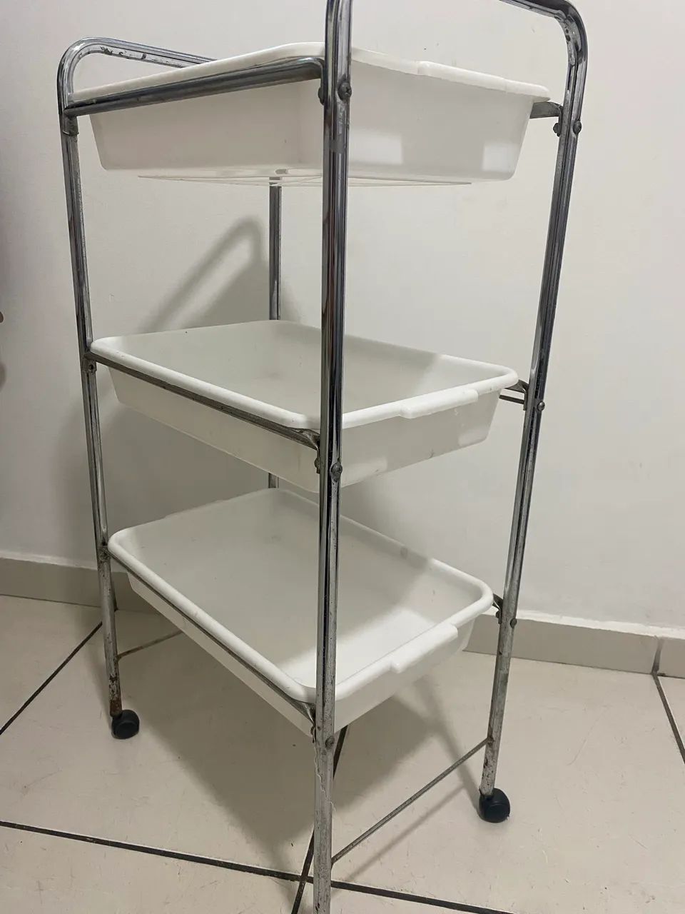 Carrinho auxiliar e escadinha para estética, salão e sobrancelhas - Foto 2