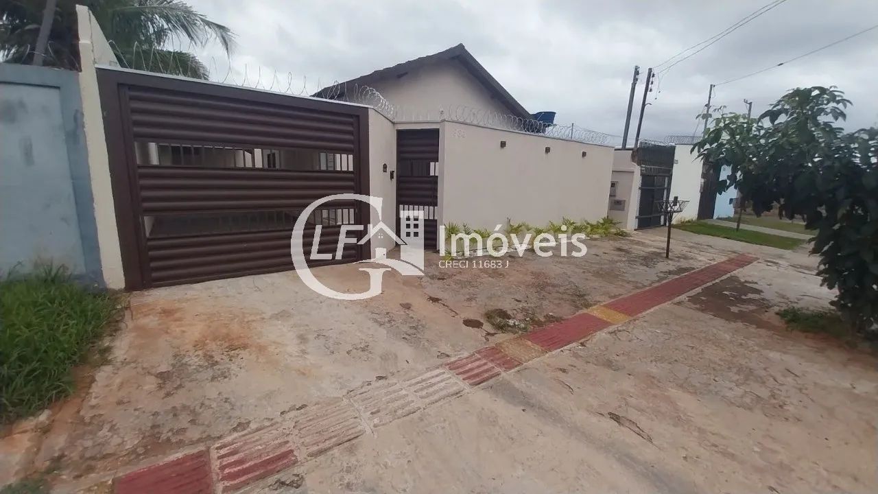 Casa reformada com salão nos fundos