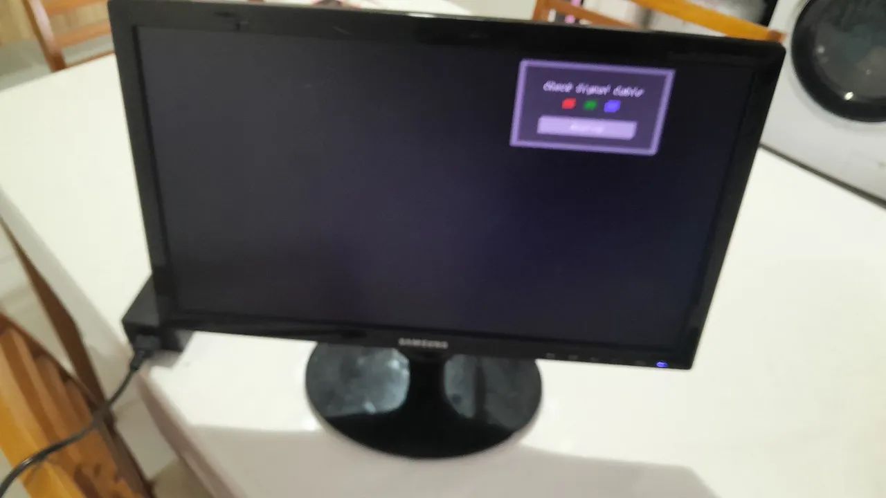 Monitor samsung 19' com fonte universal