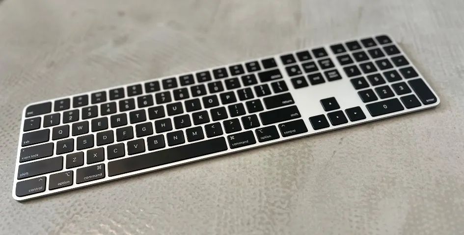 Teclado Apple Magic Keyboard com Touch ID | W e R com defeito