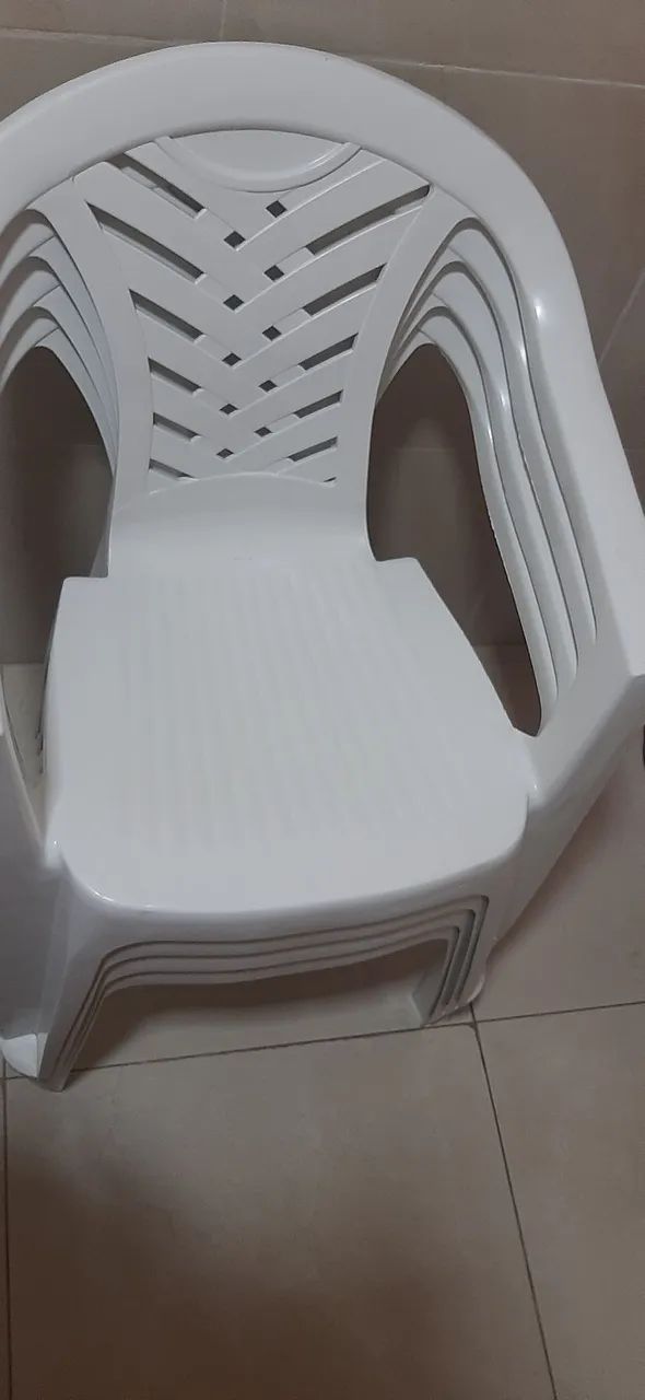 Kit 4 cadeiras de plástico 
