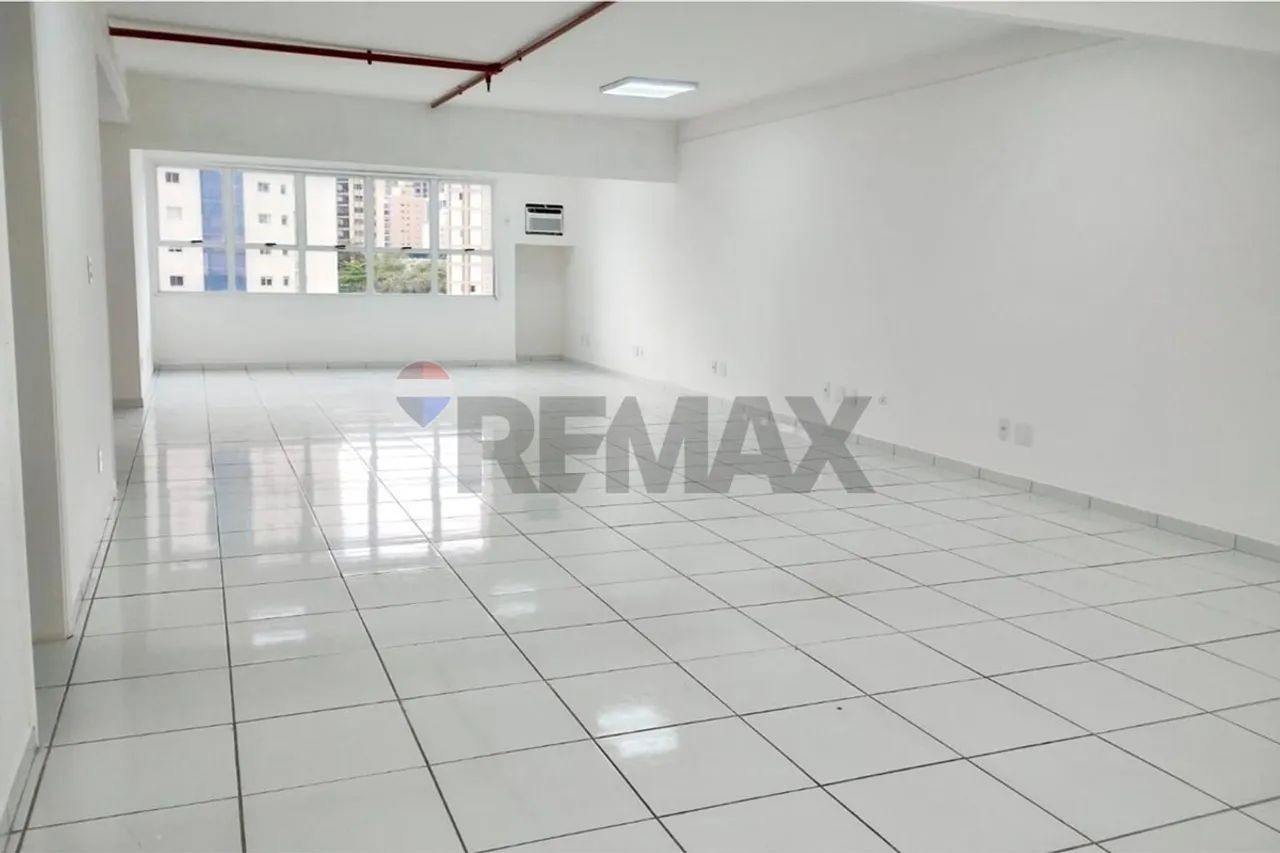 REMAX aluga Sala Comercial com 181 m² (andar inteiro), 4 banheiros, 4 vagas cobertas, no C