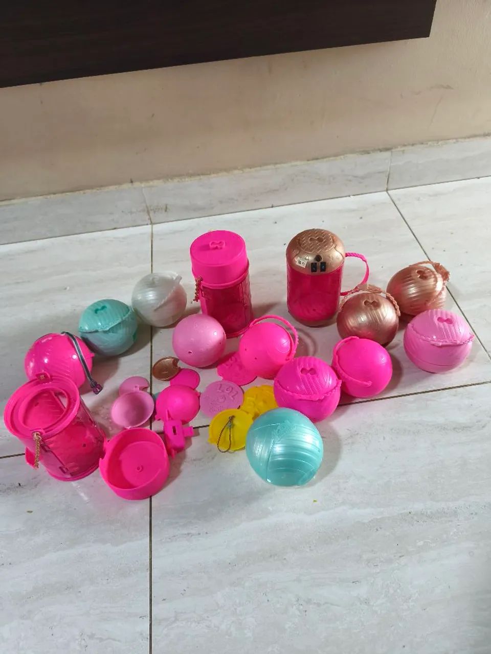 Boneca lols ( bolinhas e cápsulas)