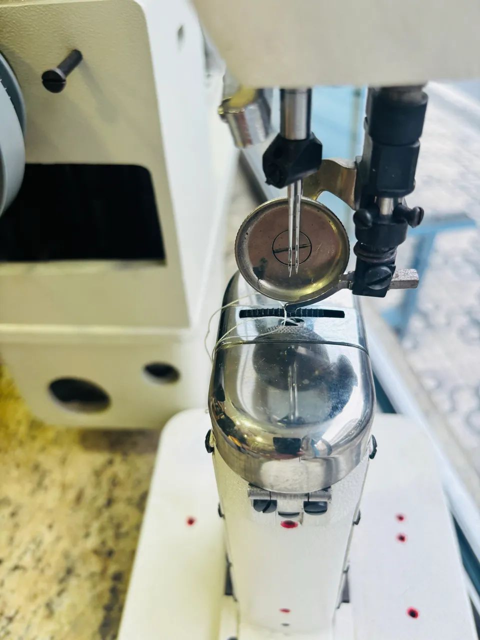 Máquina de costura de coluna  - Foto 3