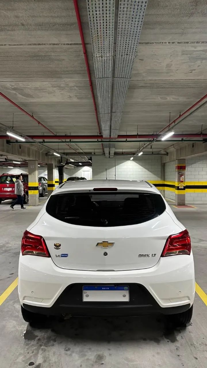 Chevrolet Onix Hatch LT 1.4 8V Flex Mec. 4P 2017 - Foto 4