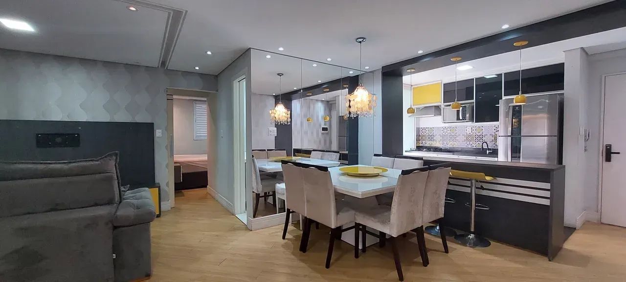 Apartamento 69m², 2 dormitórios, 1 suíte, sacada - Foto 2