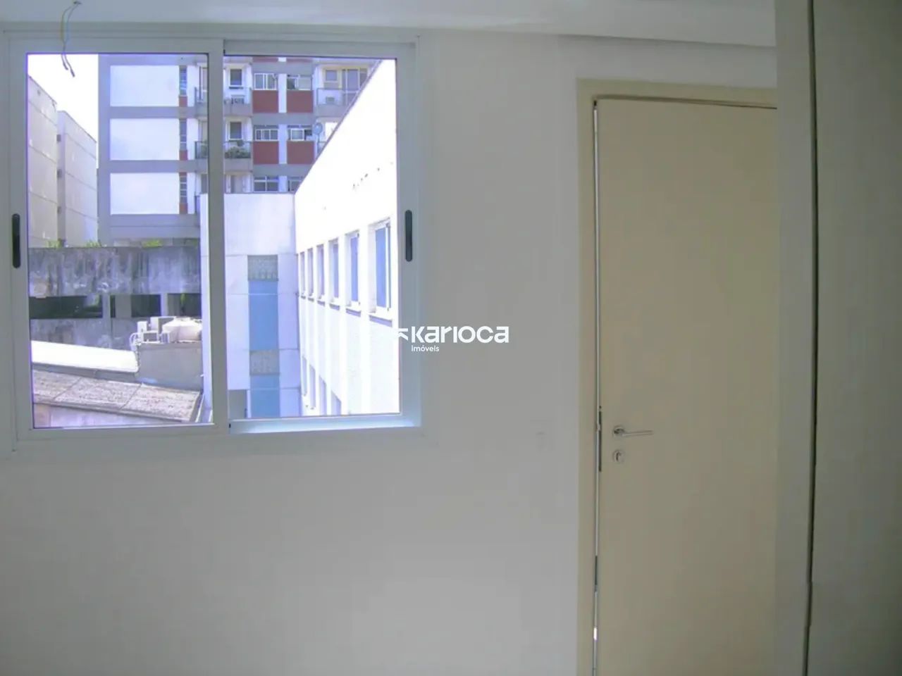 SALA COMERCIAL DE 30M² EM CENTRO EXCLUSIVO PARA AREA DA SAÚDE COM MANOBRISTA PARA OS CLIEN