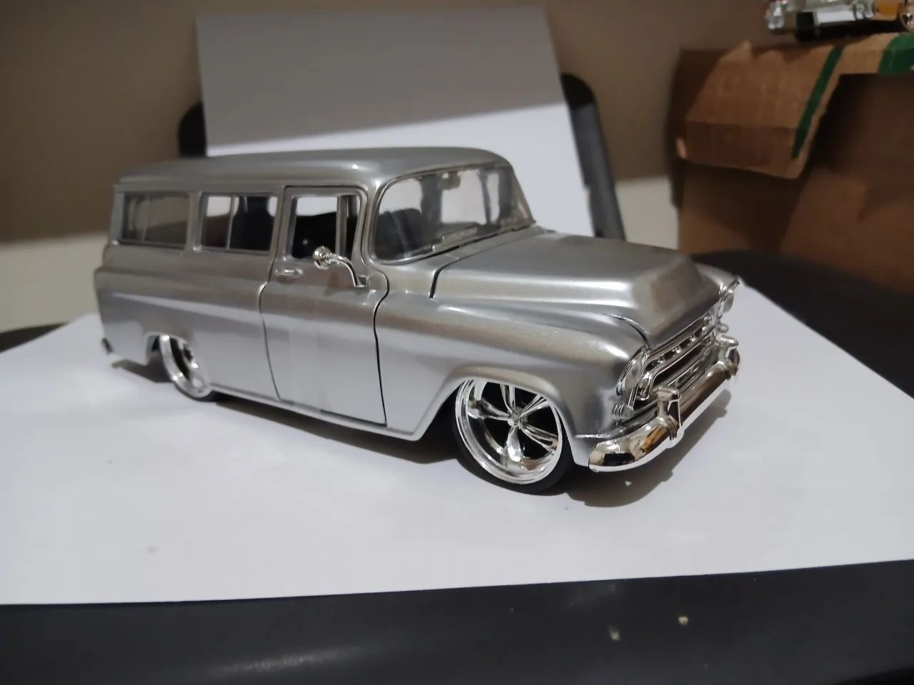 Miniatura Suburban 1/24 - Foto 4
