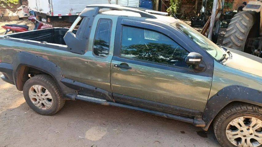 Fiat Strada Adventure 1.8/ 1.8 Locker Flex CE 2009 - Foto 2