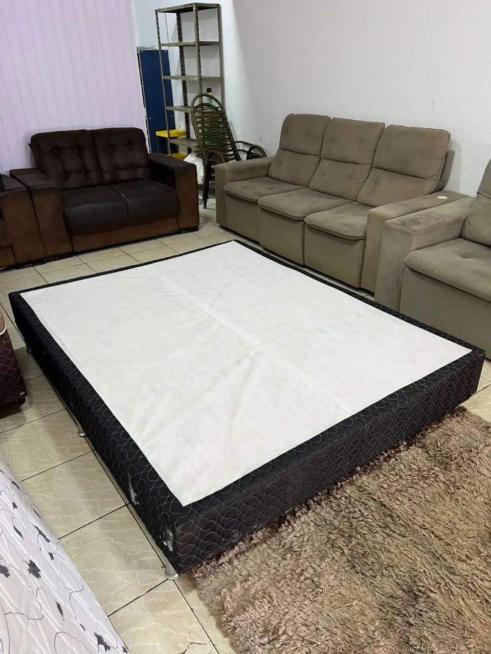Cama box Casal Queen espuma D28  bem conservada ((ENTREGO GRATIS)) - Foto 4