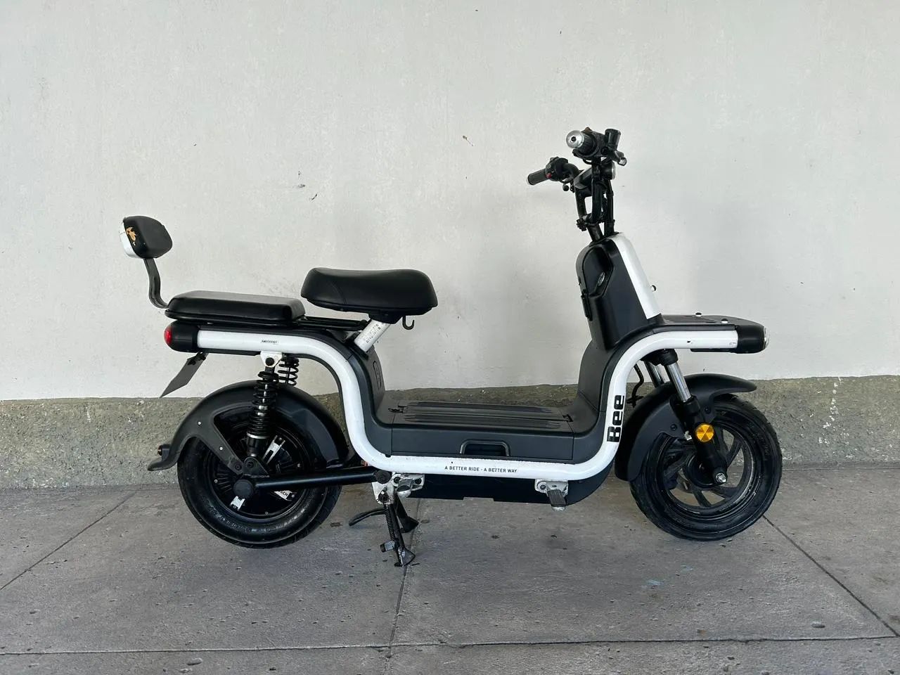 bee scooter elétrica U1