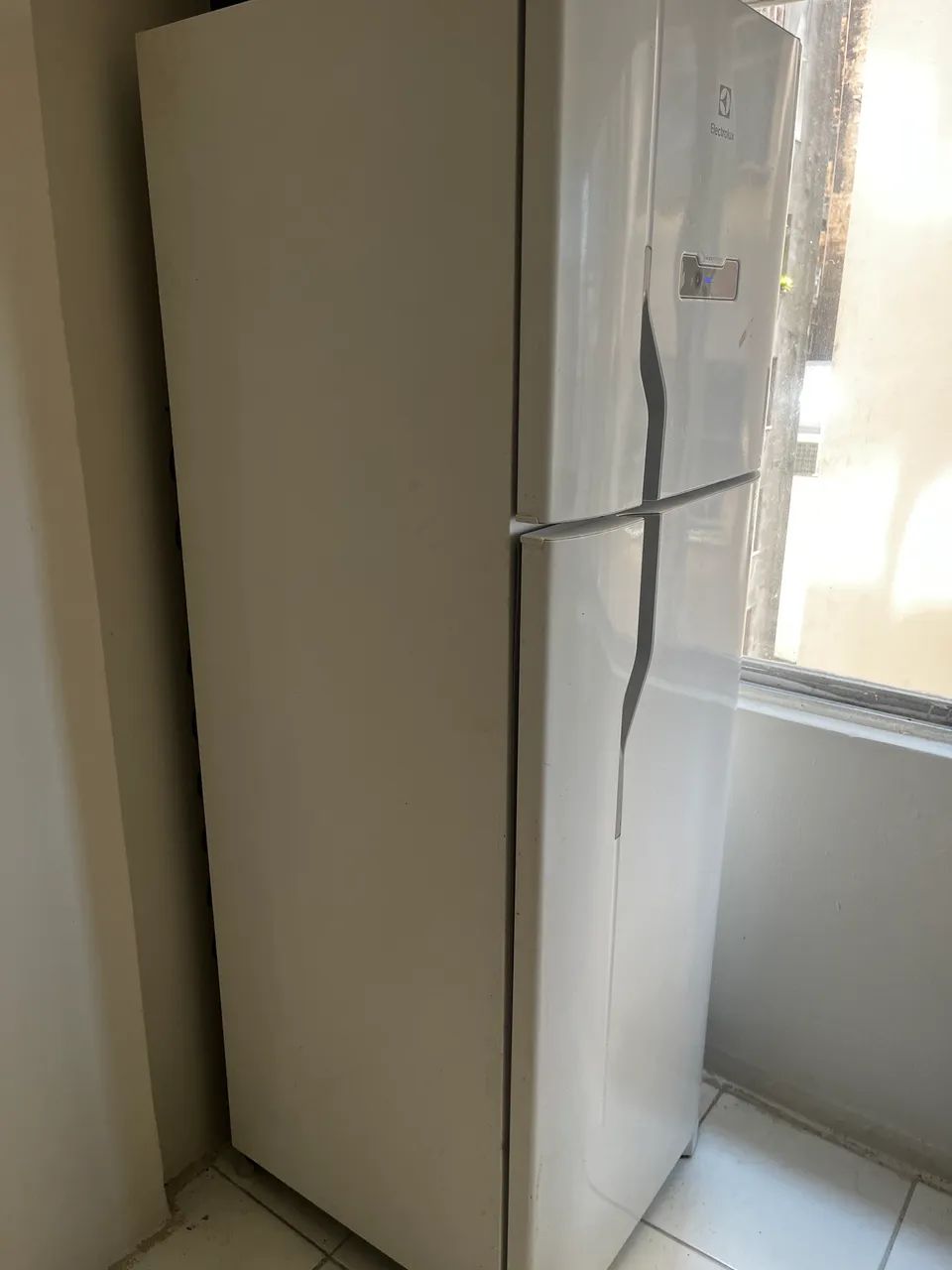 Geladeira EletroLux 371L
