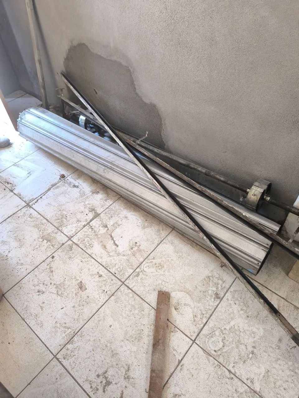 2 portas de aço com batentes e molas (1,92 e 1,99)