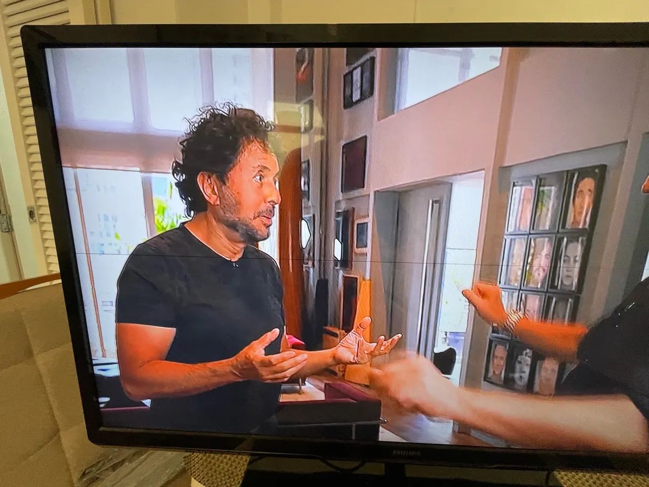 Tv 42 - Philips com aparelho Roku - Foto 3