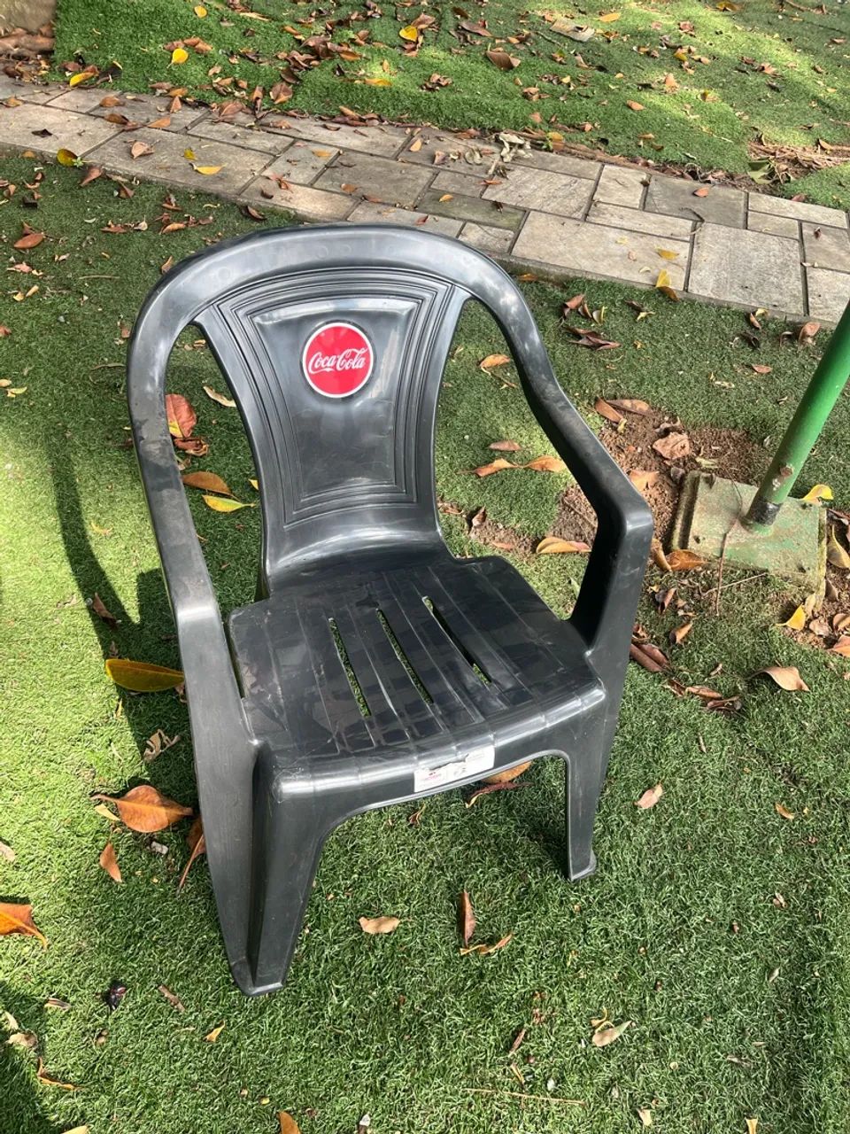 Poltrona de plástico preta - Foto 4