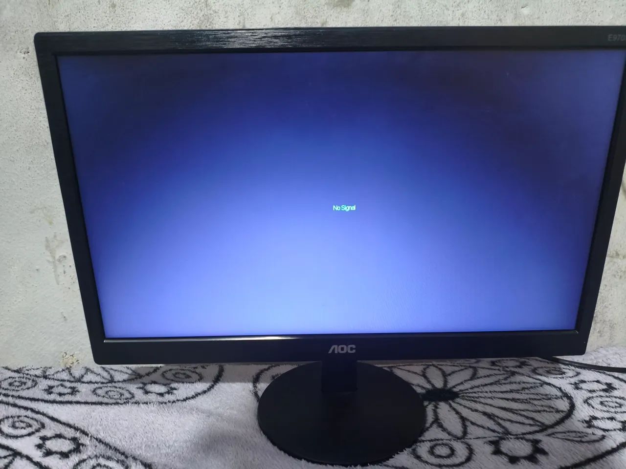 Monitor AOC 18.5" LED (HDMI / VGA) - Perfeito Estado
