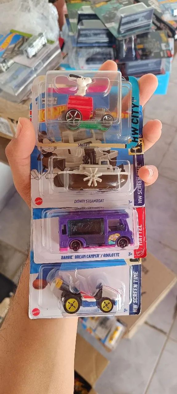 4 miniaturas hot Wheels temáticas