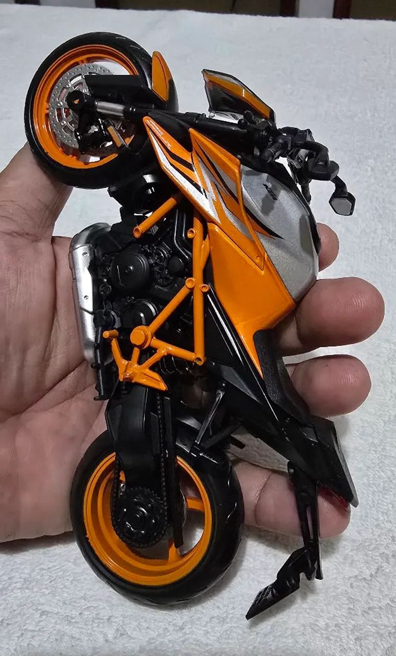 Moto miniatura KTM 1290 Super Duke  - Foto 3