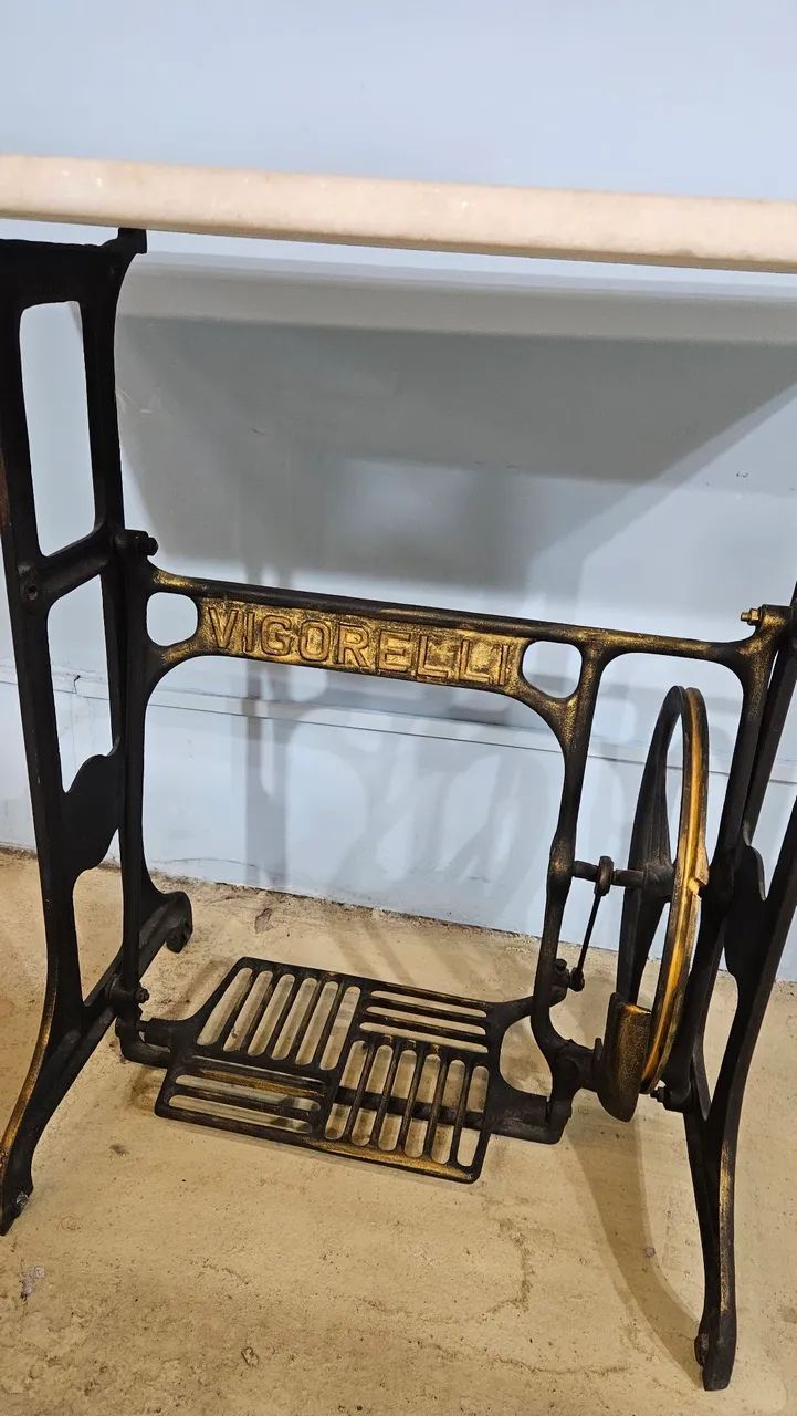 Pé de máquina com tampo de mármore  - Foto 2