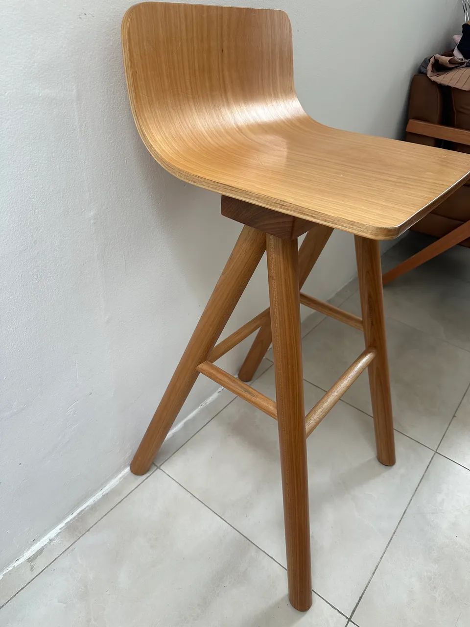 Cadeira Alta de Madeira - Design Moderno | Excelente Estado - Foto 3