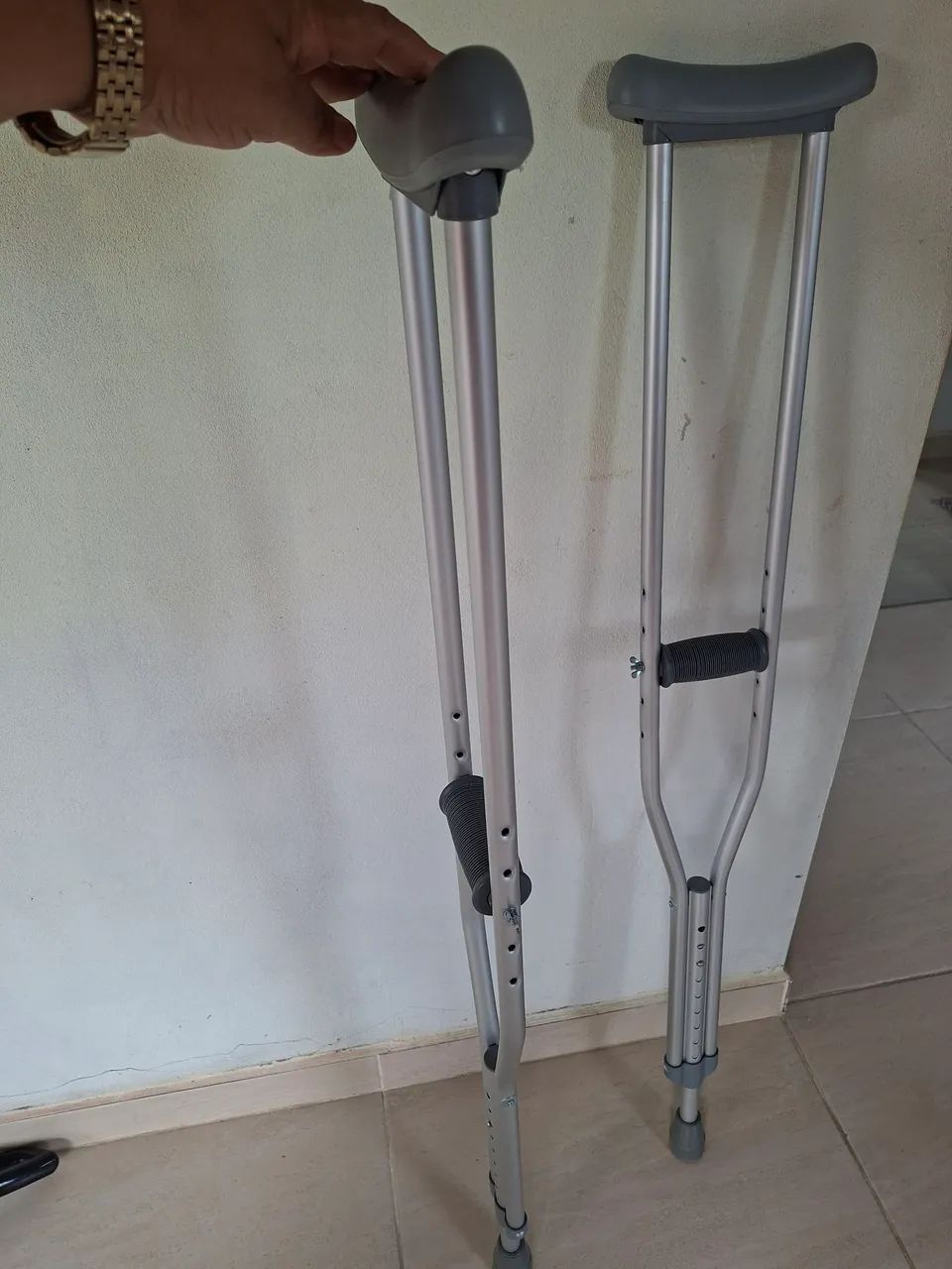 Par de muletas semi novas  - Foto 2