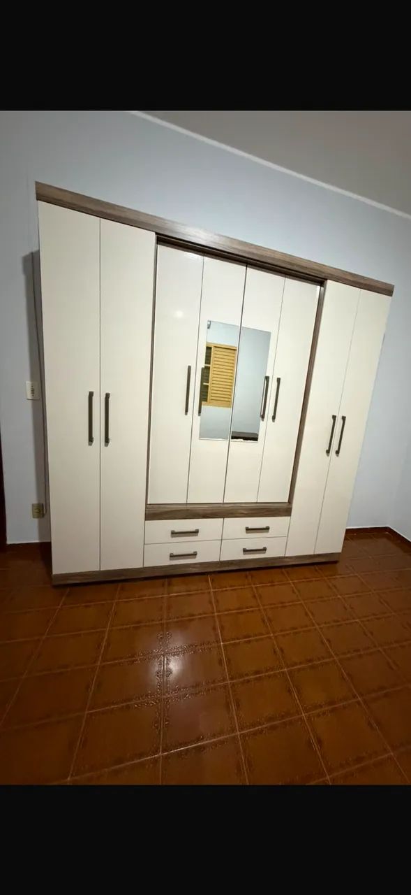 Guarda roupa 8 portas e 4 gavetas 