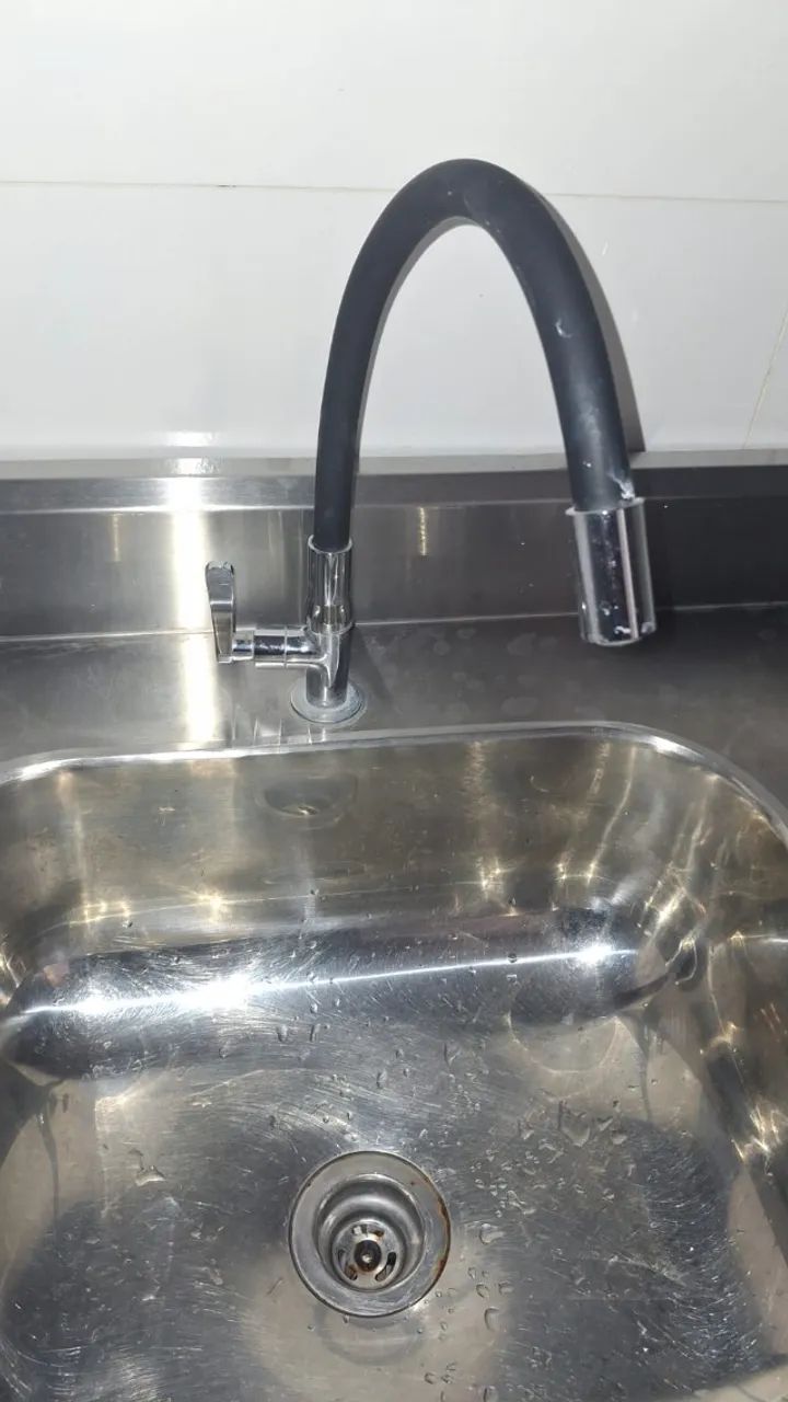 Bancada em Inox com Cuba + Torneira Móvel e Prateleira - Foto 2