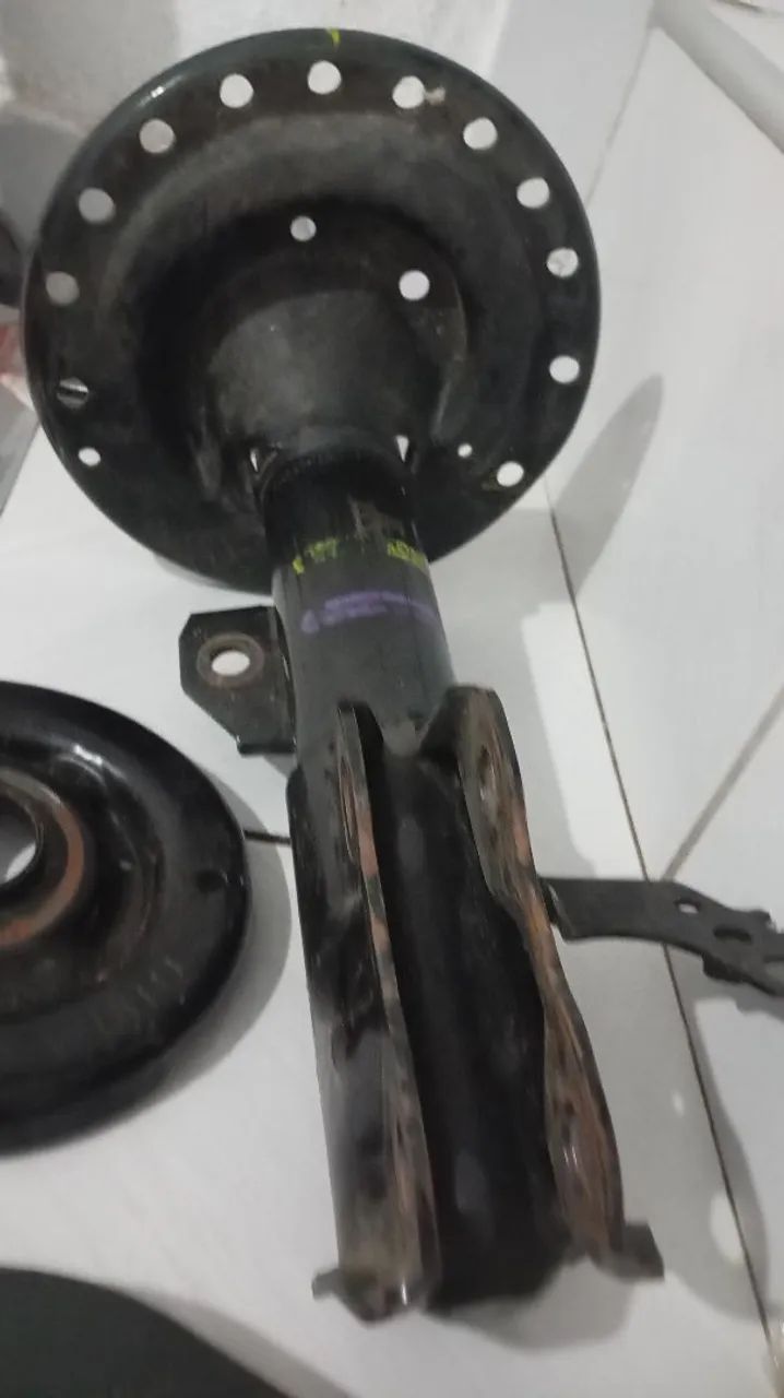 Amortecedor de carro - Foto 3