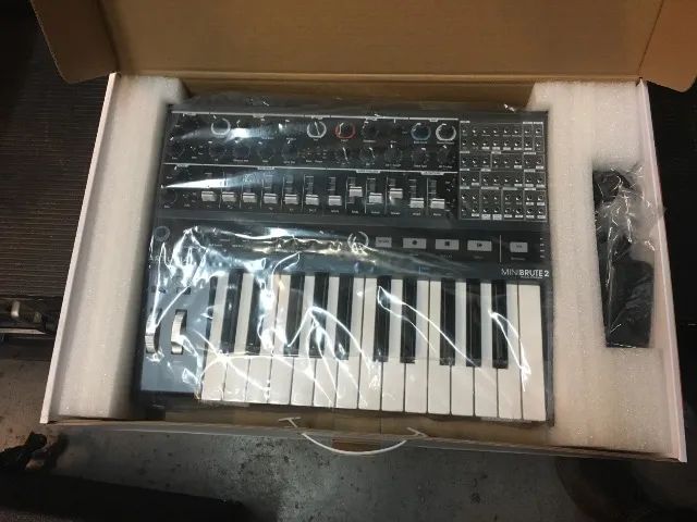 Arturia Minibrute 2 - Foto 3