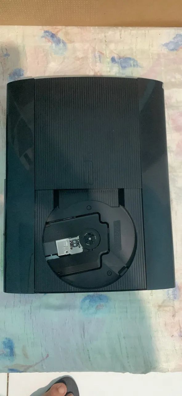 Ps3 funcionando perfeitamente com 2 controles,várias lojas e 10 jogos  - Foto 3