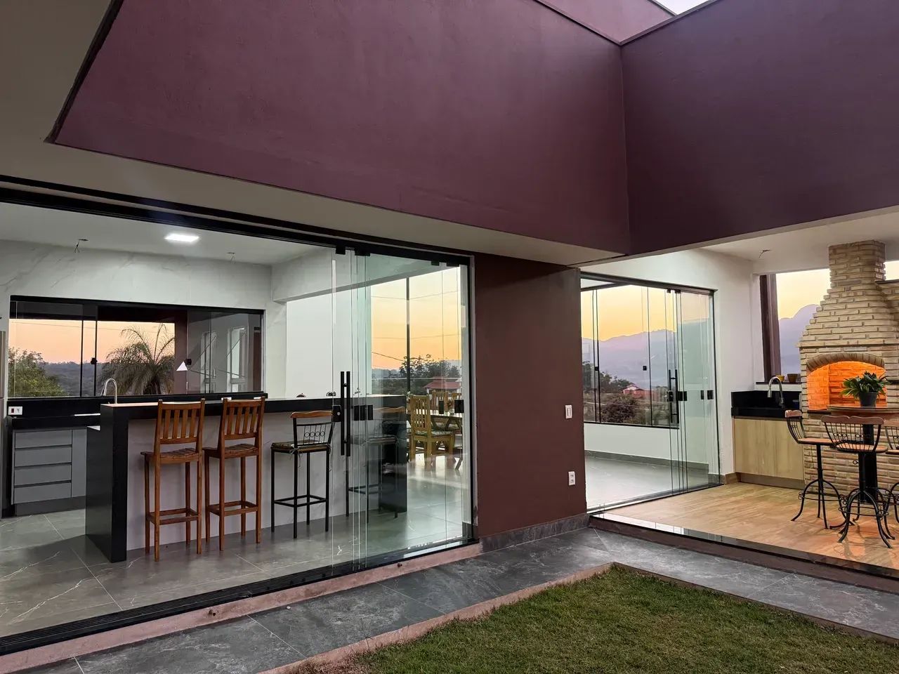 Casa linear 4 quartos com vista e piscina - Foto 3