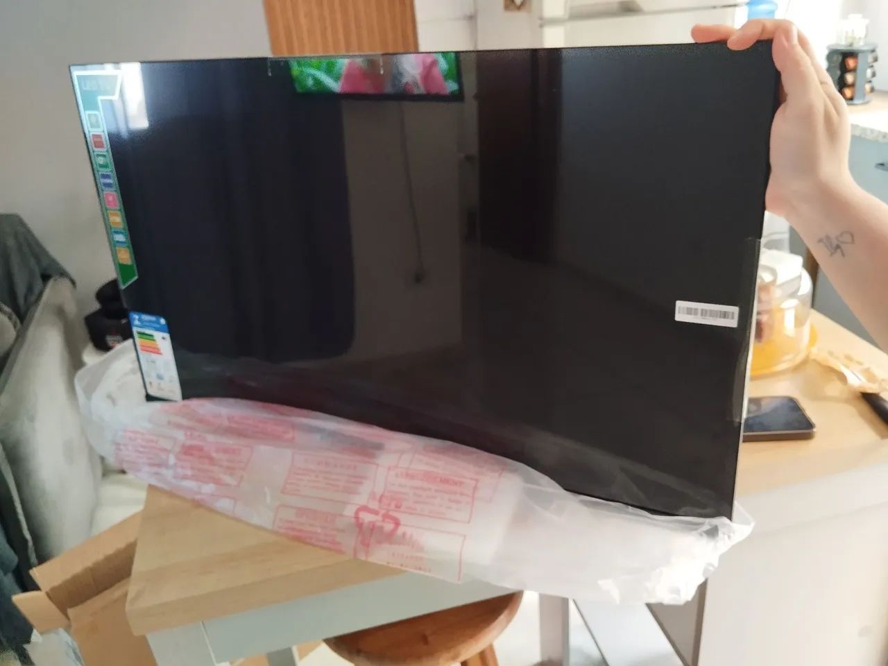 Vendendo tv 32 polegadas nova , porém baixei o preço pra vender por motivos pessoais. - Foto 3