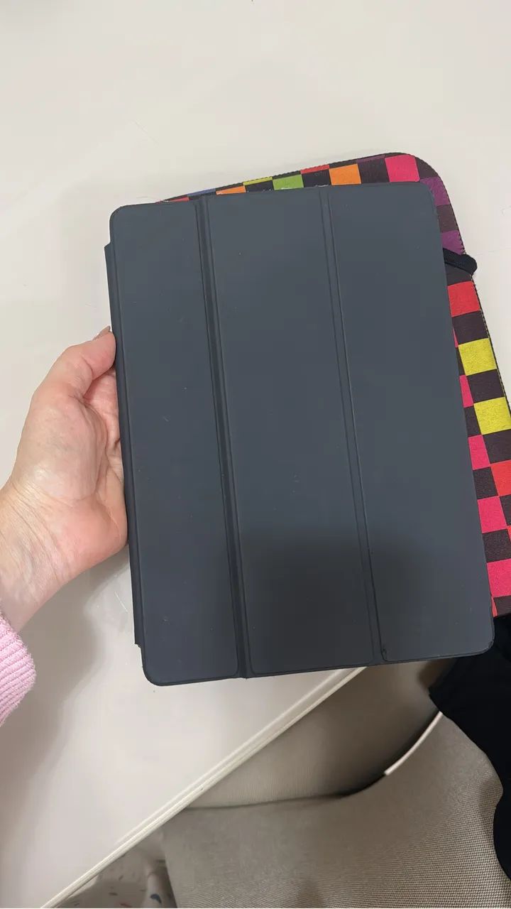 Ipad 7ª geração 128gb + teclado e cabo original - Foto 3