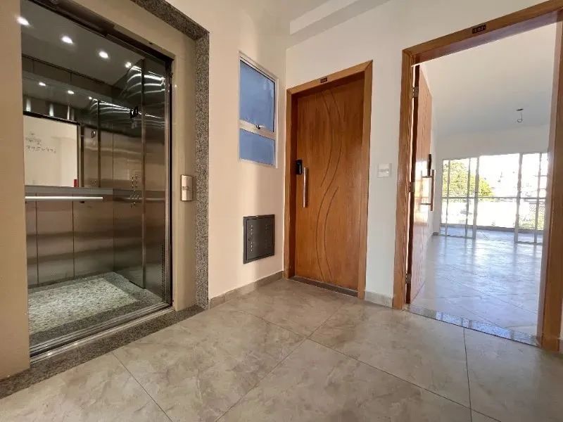 Apartamento com Área Externa, 02 Quartos, Santa Mônica, BH.
