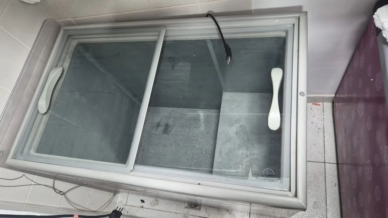 Freezer horizontal com tampas de vidro 220v