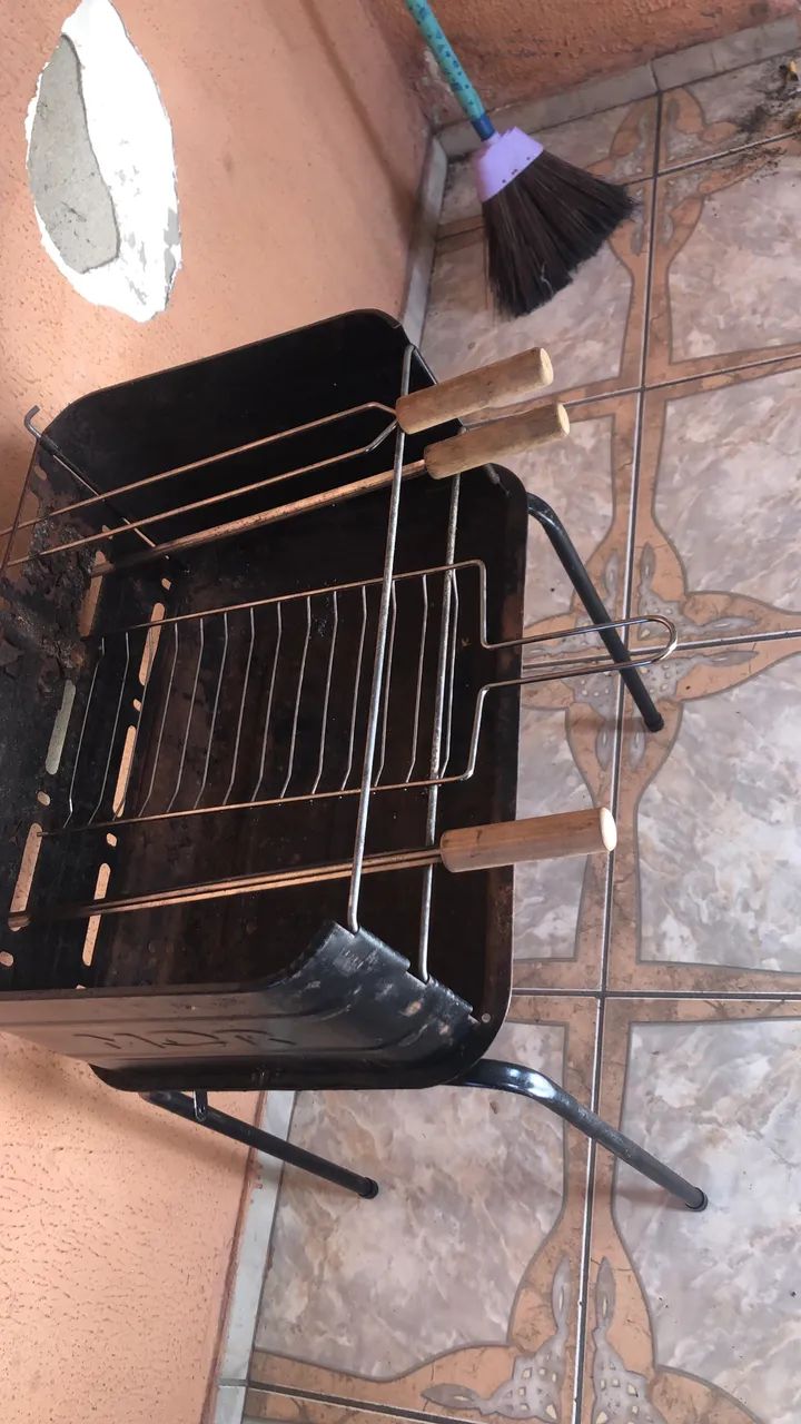 Vende se churasqueira de pé 100