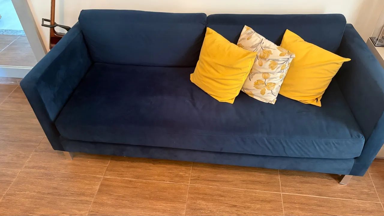Vendo sofá azul camurça usado 3 lugares - Foto 2