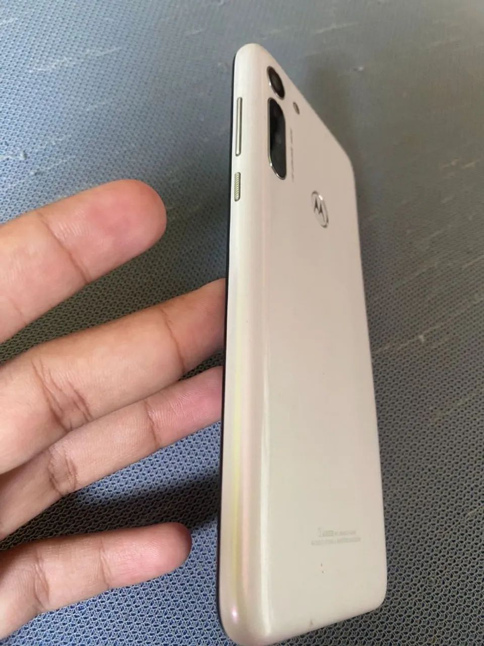Smartphone Motorola g8 na cor branca - Foto 4
