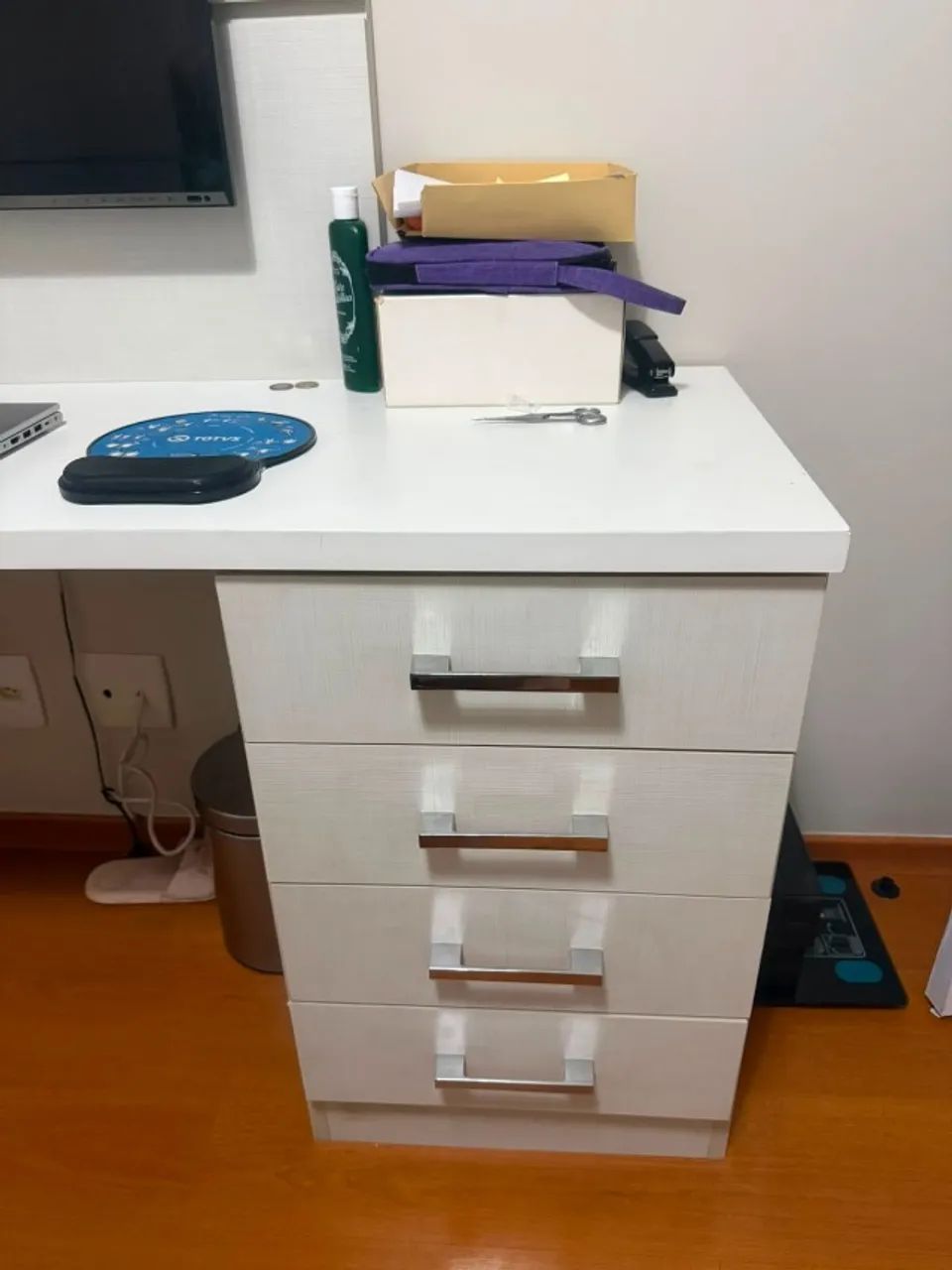 ESCRIVANINHA EM MDF COM 4 GAVETAS - 1,75 m x 0,75 m x 0,46 m - Foto 2