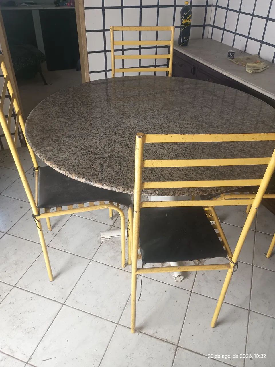 CONJUNTO DE MESA GRANITO C/4 CADEIRAS DE FERRO  - Foto 2