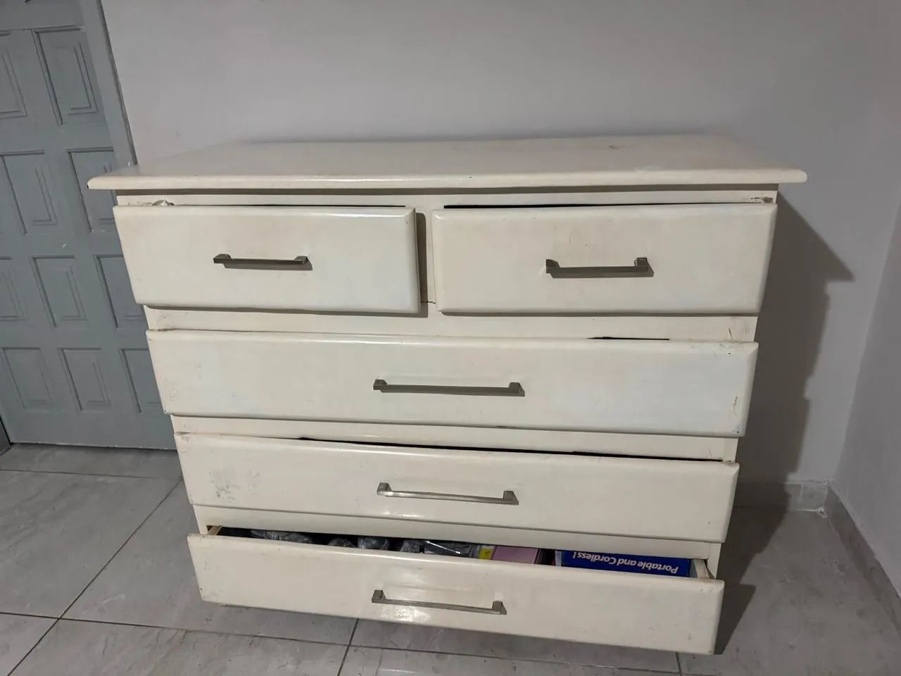 CÔMODA USADA DE MADEIRA R$ 800,00