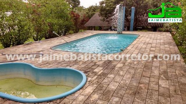 Belo sítio com 2 piscinas e 4 suítes em Vale das Pedrinhas