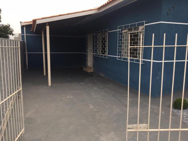 Vende-se casa averbada em Colombo atrás da Caixa Econômica Federal, contendo 02 dorm - Foto 4