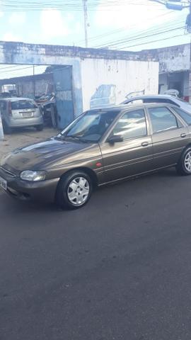 Escort motor 1.6 8v ano 2001 ar condicionado vidros elétricos trava direção hidráulica - Foto 2