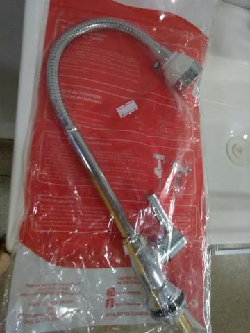 Torneira Gourmet Flexível De 1/2 Bancada Ou Parede - Foto 5