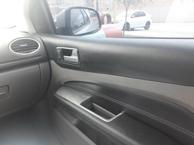 Ford Focus Hatch Titanium - Foto 9
