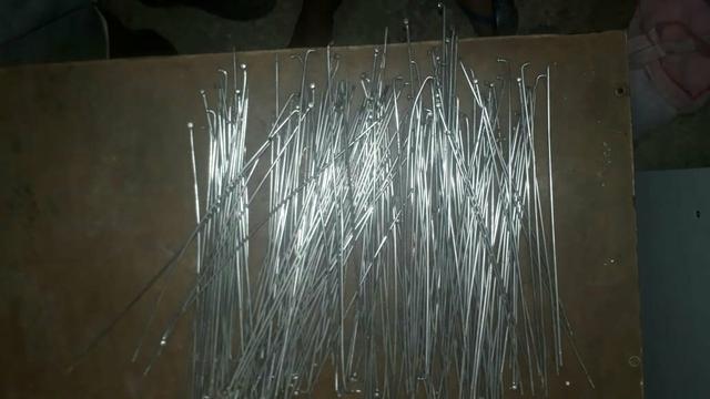 Vendo vários raios para bicicletas.